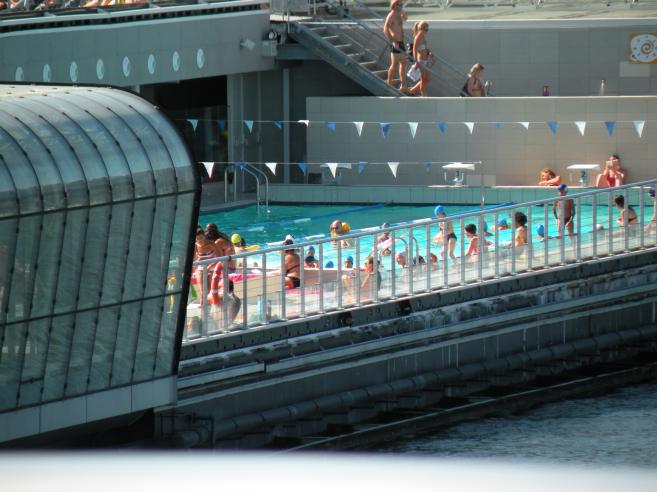  baignade à la piscine découverte sur la Seine